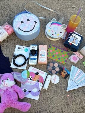 20 item Girl/lady variety bundle/Random items-all BRAND NEW ITEMS! Free gift!